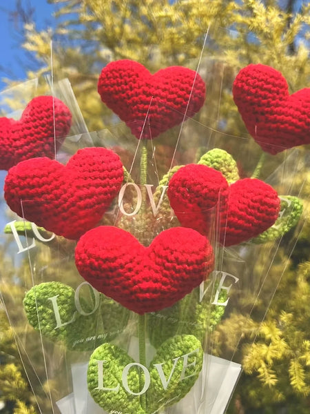 Handmade crochet heart-shaped bouquets are perfect as gifts for Valentine's Day and graduation ceremonies home decor